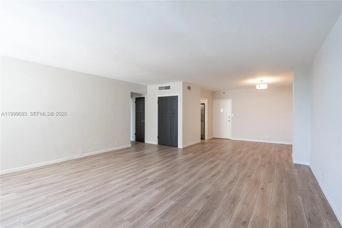 Building Photo - 1200 West Ave #531