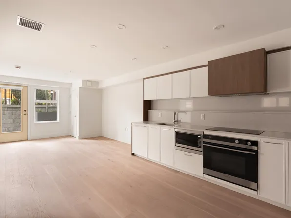 378 W 45th Ave #108, Vancouver, BC V5Y 2W6