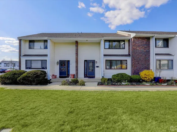 11 Lincoln Ln #C, Dayton, NJ 08810