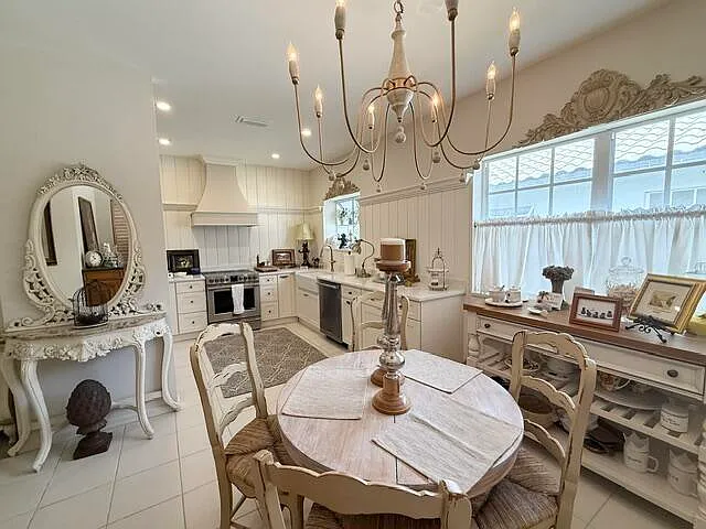 11563 Briarwood Cir #4 — Photo 5
