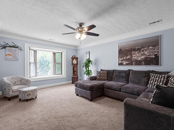 3rd image of 1584 Red Leaf Ln