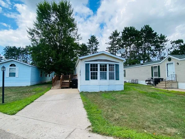 1017 Meadow Ln NE, Ham Lake, MN 55304