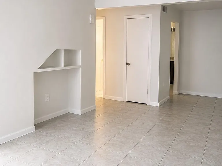 2103 Place Rebecca Ln #D5 — Photo 2