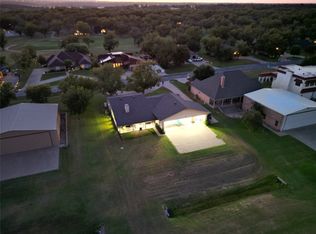 9003 Woodlawn Dr, Granbury, TX 76049