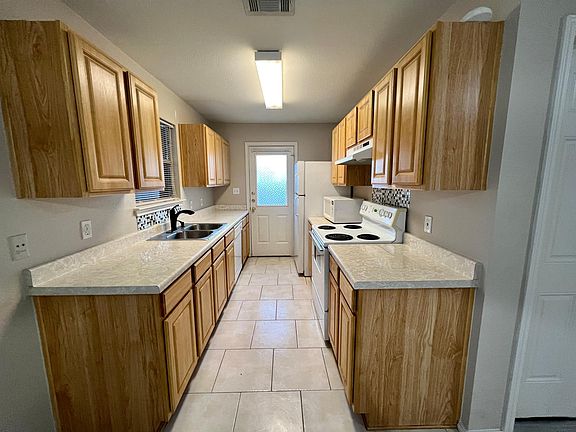 5th image of 1618 Prickly Pear Dr