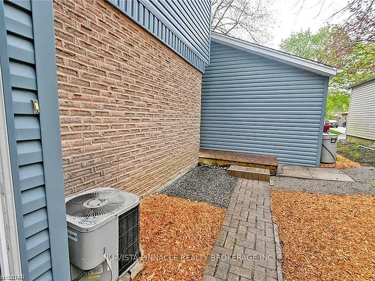 7 Ranchwood Cres — Photo 29