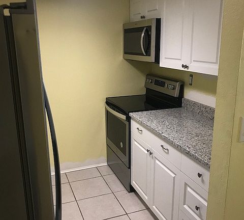 4th image of 5221 S Bayshore Blvd #18