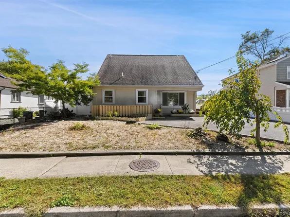 187 Nassau Lane Lane, Island Park, NY 11558