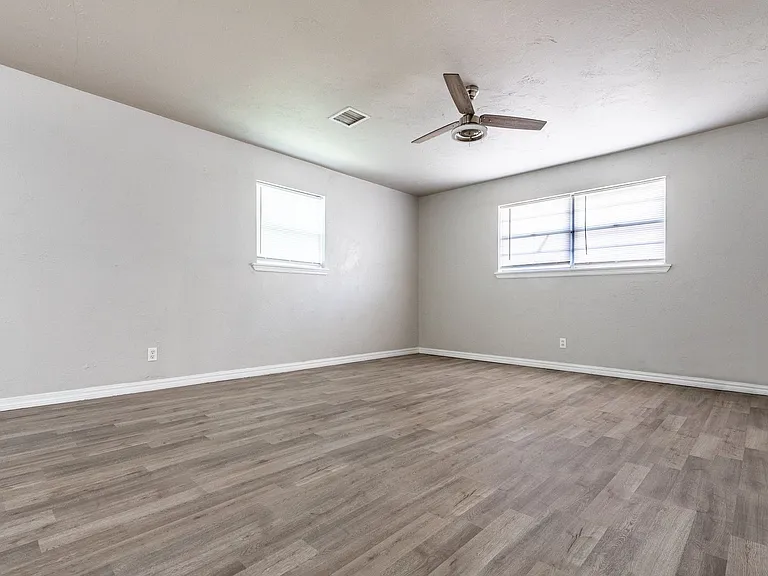 617 Queensboro Pl — Photo 11