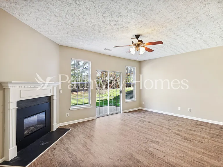 4922 Vireo Dr — Photo 9