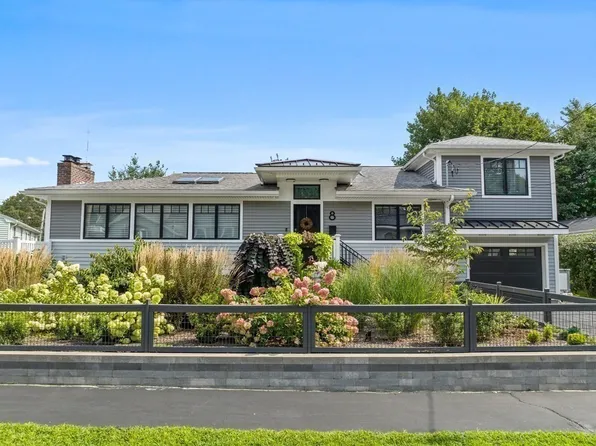 8 Arnold St, Needham, MA 02494