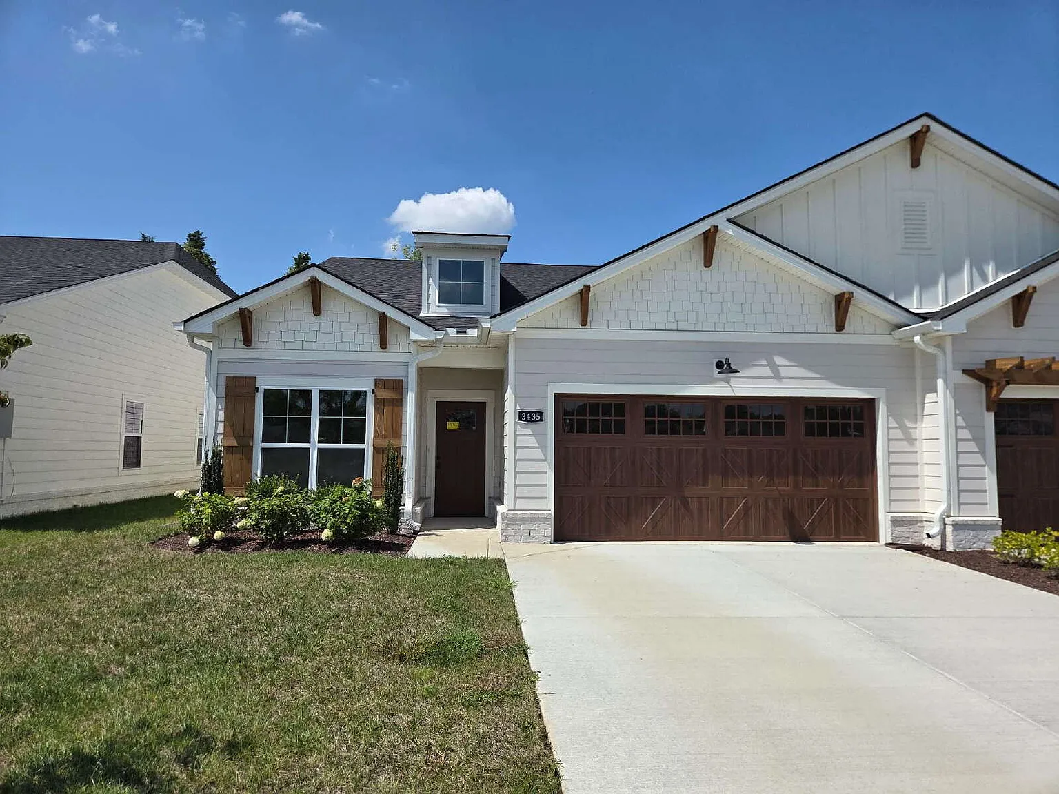 3 bed, 2.0 bath, 1800 sqft, $2,599 — Photo 1