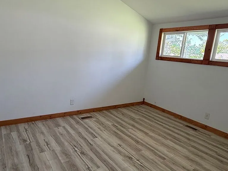1402 Crescent Dr — Photo 7