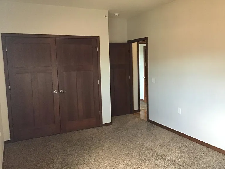 128 E Wisconsin St — Photo 14