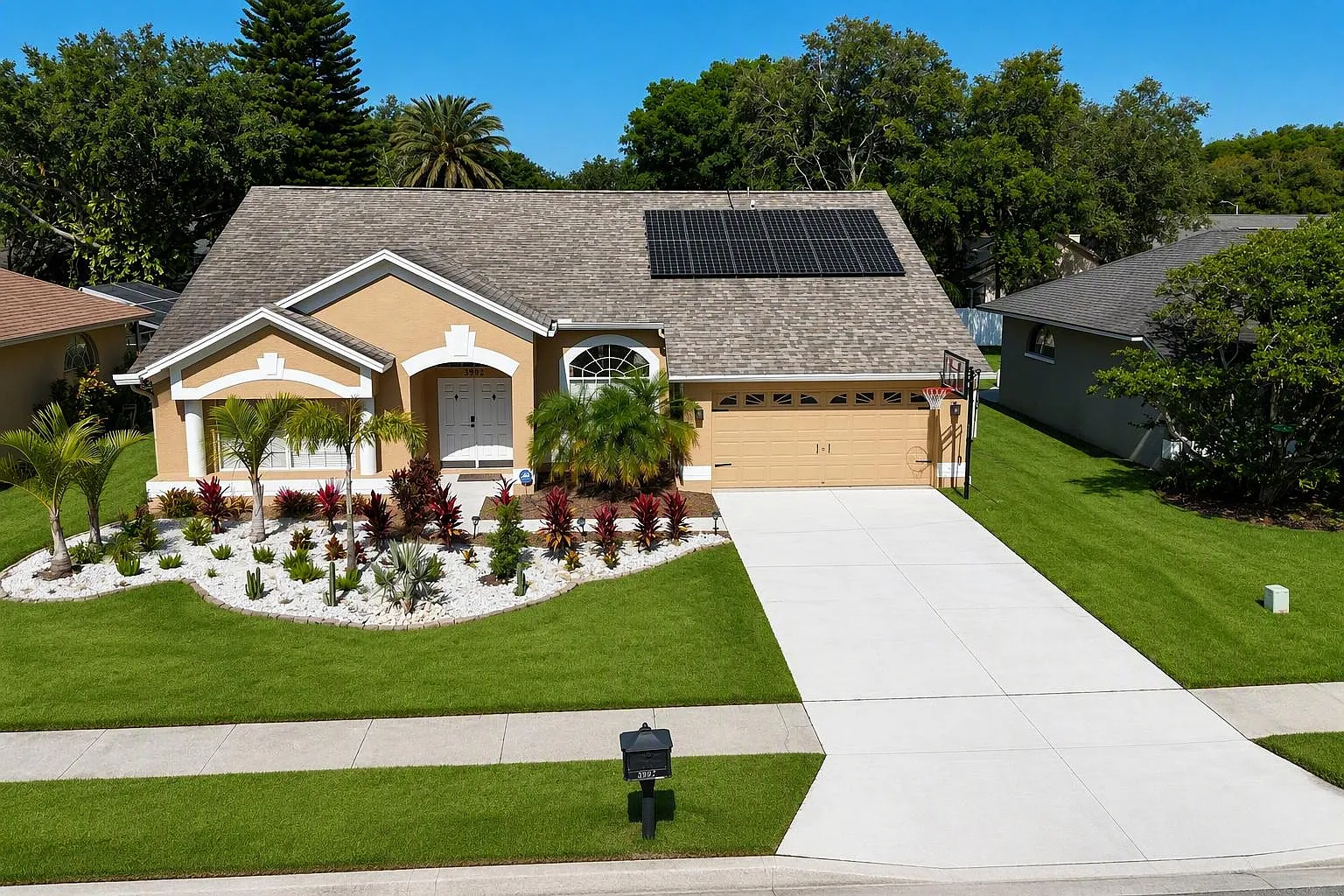 4 bed, 2086 sqft, $3,200 — Photo 1