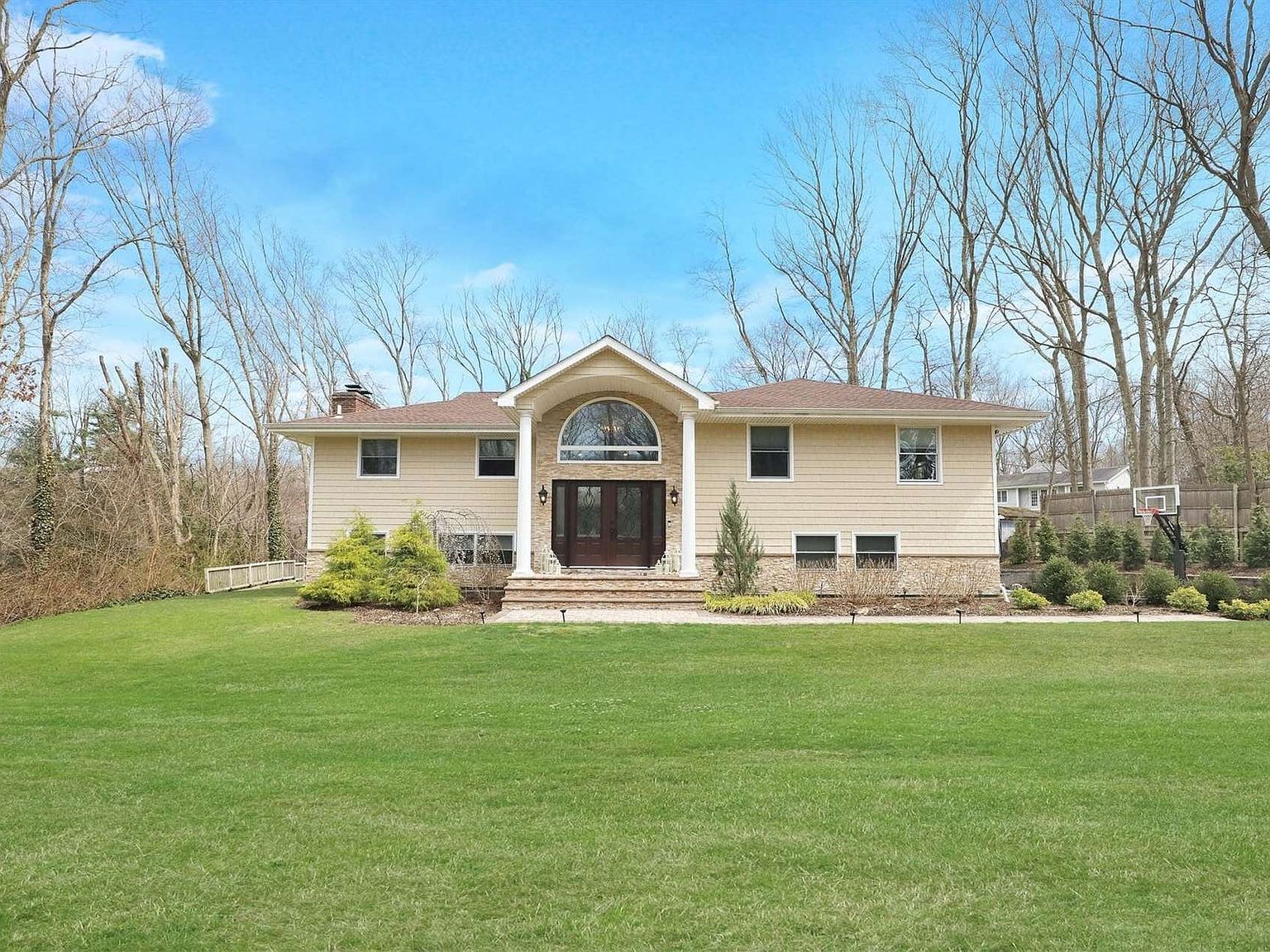 21 Beaumont Drive Melville NY 11747 Zillow