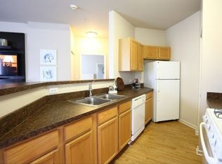 2019 Farmington Lakes Dr APT 10, Oswego, IL 60543
