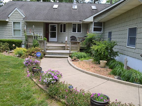 2nd image of 282 Locksley Ln
