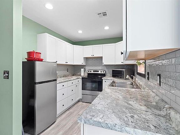 3rd image of 803 N Elm St