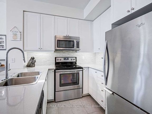 5th image of 25 Lower Simcoe St #305