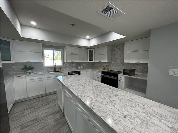 4th image of 6370 CONNIEWOOD SQUARE