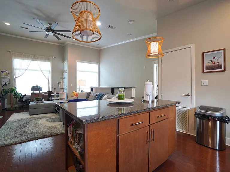1702 S Lamar Blvd #24 — Photo 6