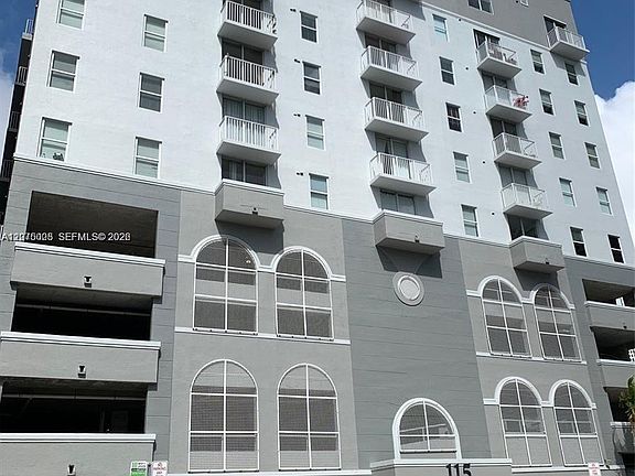 2nd image of 115 SW 11th St APT 909