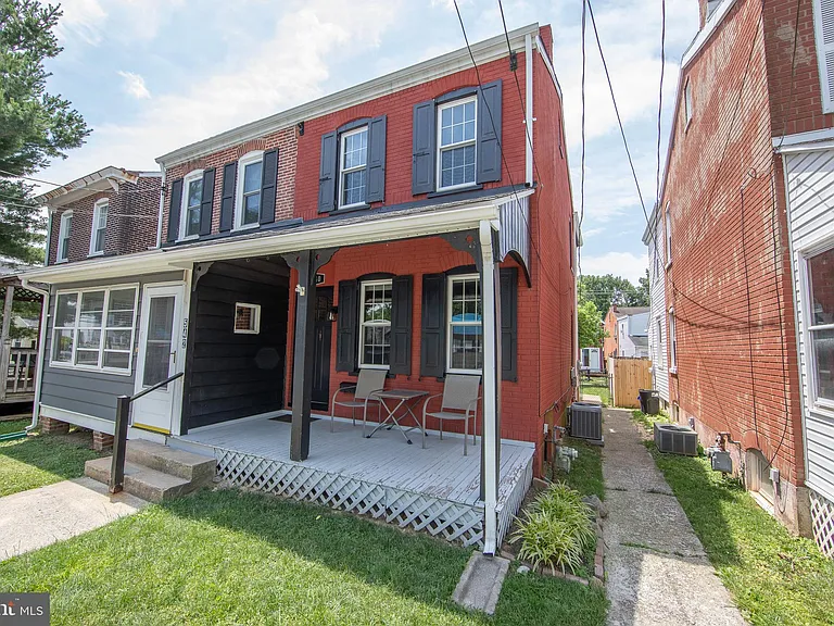540 S Adams St — Photo 4
