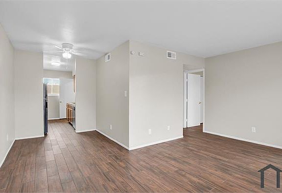 4th image of 260 W 8th Ave APT 131