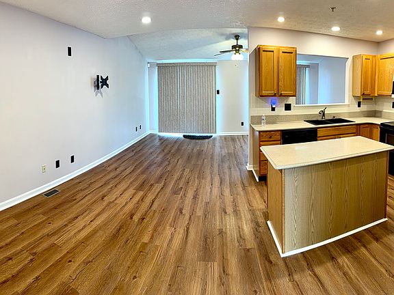 5th image of 504 Buttonwoods Rd