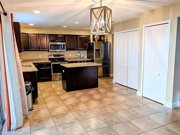 5th image of 153 Cabrillo Dr