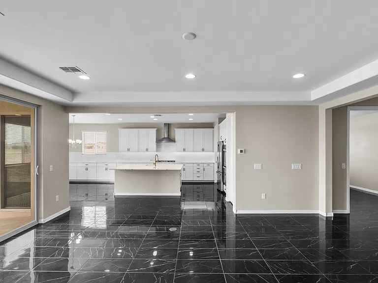 16001 N Columbus Blvd — Photo 26