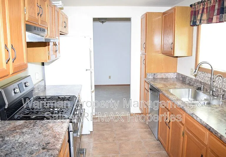 2860 Frazier Ln — Photo 6