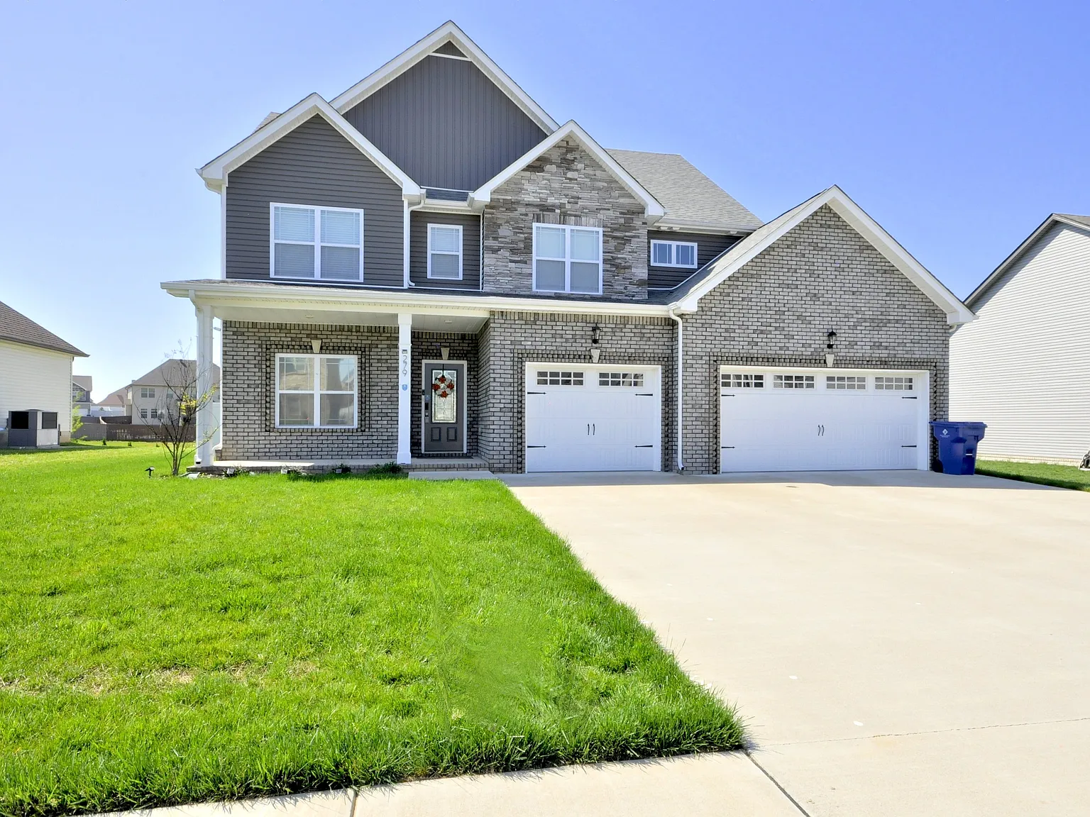 4 bed, 2.5 bath, 2491 sqft, $2,650 — Photo 1