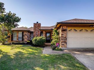 204 NE Timber Ridge Dr, Burleson, TX 76028