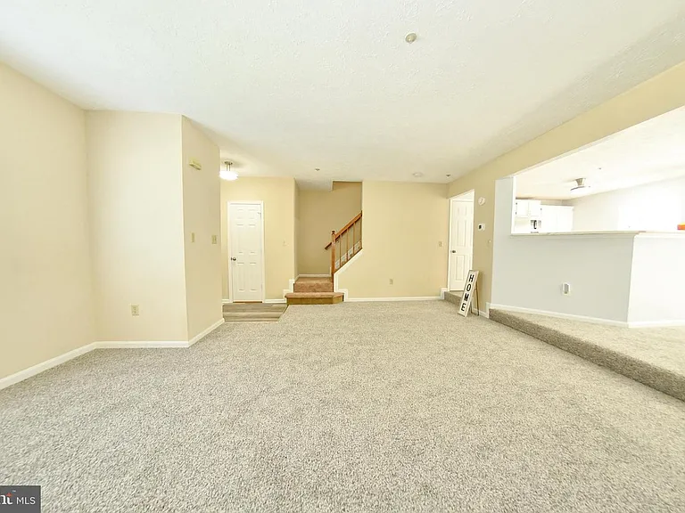 12819 Carousel Ct — Photo 15