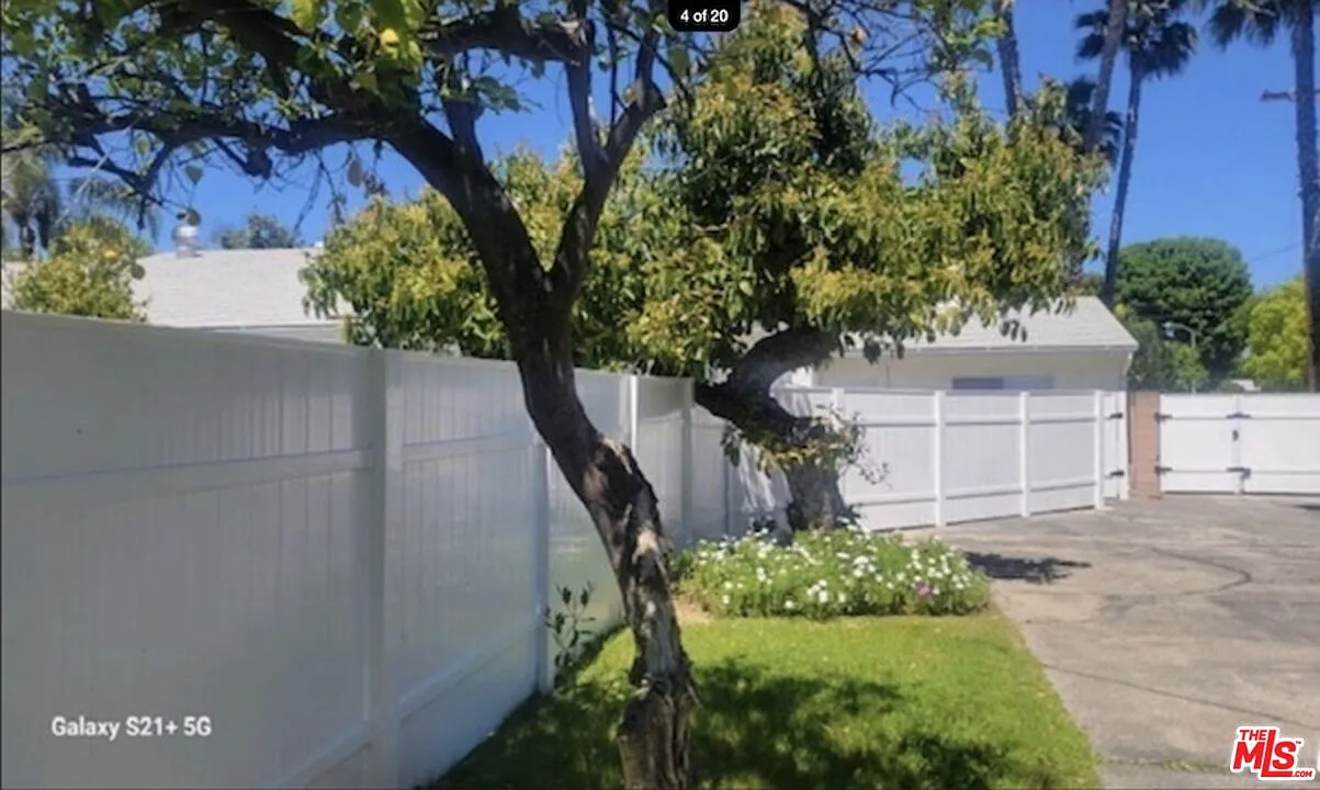 5 bed, 2.5 bath, 2601 sqft, $6,195 — Photo 3