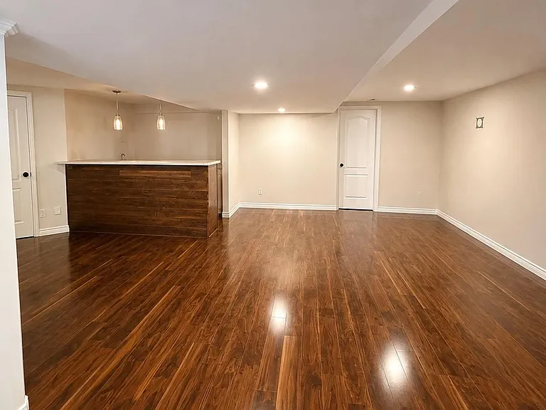 250 Admiral Dr — Photo 15