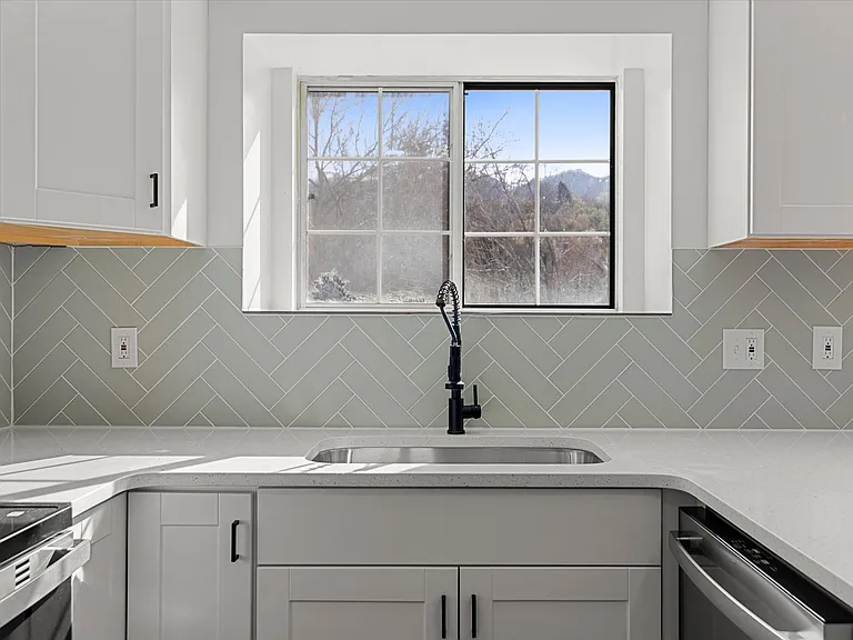 2164 N 1450 E — Photo 10