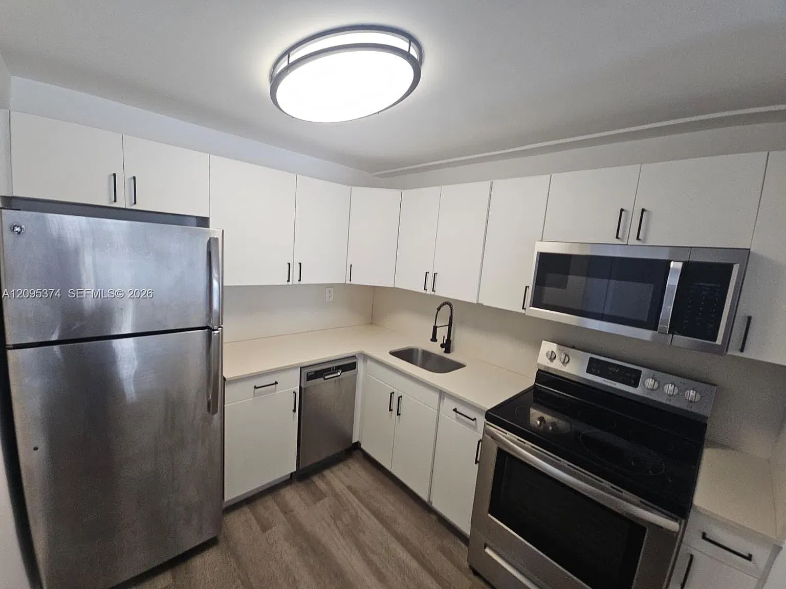 8101 Crespi Blvd — Photo 4
