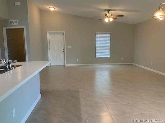 5th image of 1134 SW Swan Lake Cir