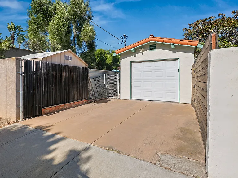 4804 Biona Dr — Photo 39