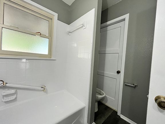 4th image of 2443 Cincinnati Ave #B