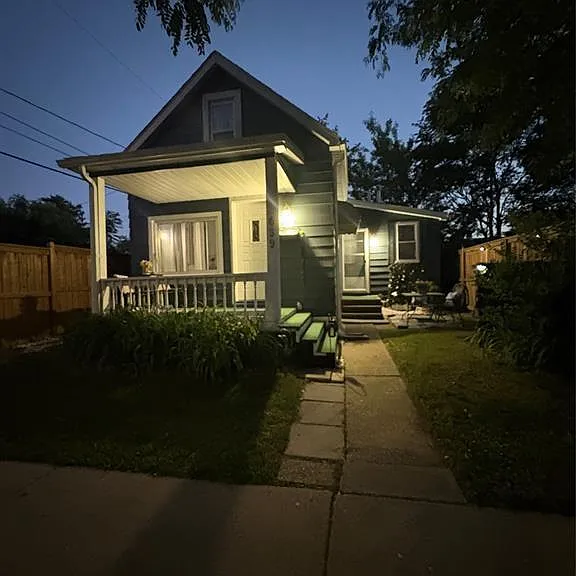 639 Watkins St — Photo 17