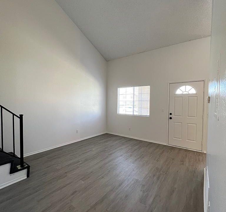 1st image of 1622 Cactus Dr APT B