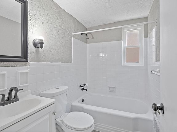 3rd image of 7100 Eastlawn Dr APT 1