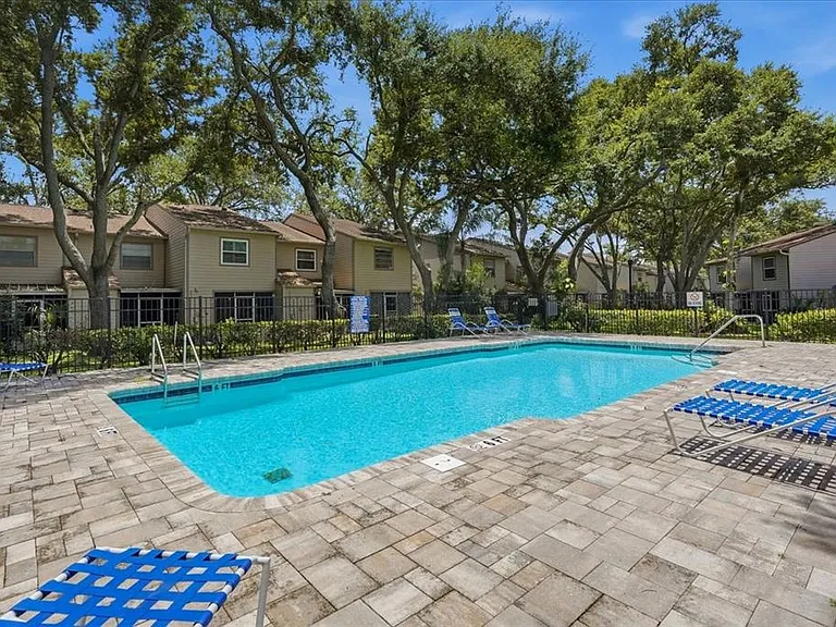 2120 Fletchers Point Cir — Photo 26