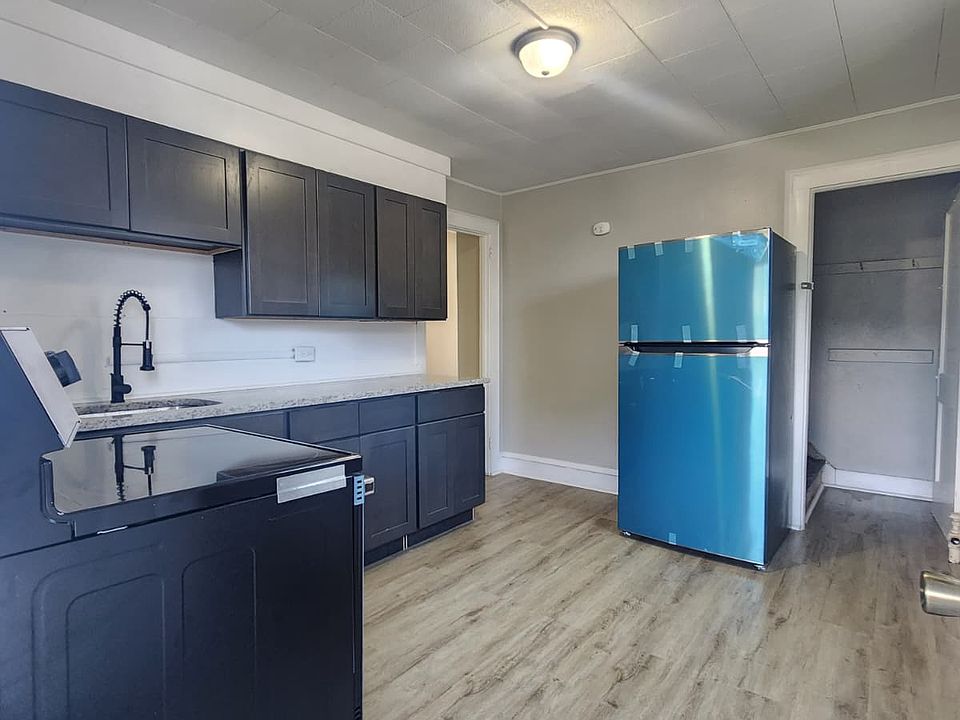 1st image of 130 Brown St APT 2
