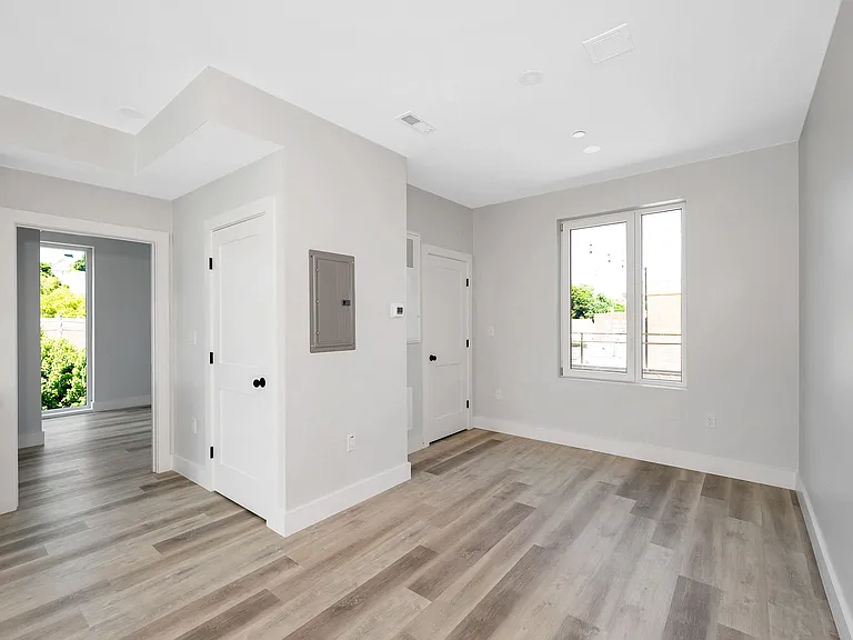 1 Lafayette Sq #401 — Photo 6