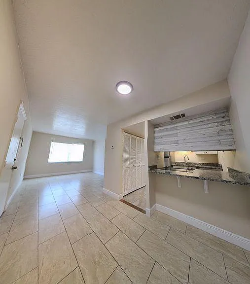 112 Ulster Ct — Photo 1